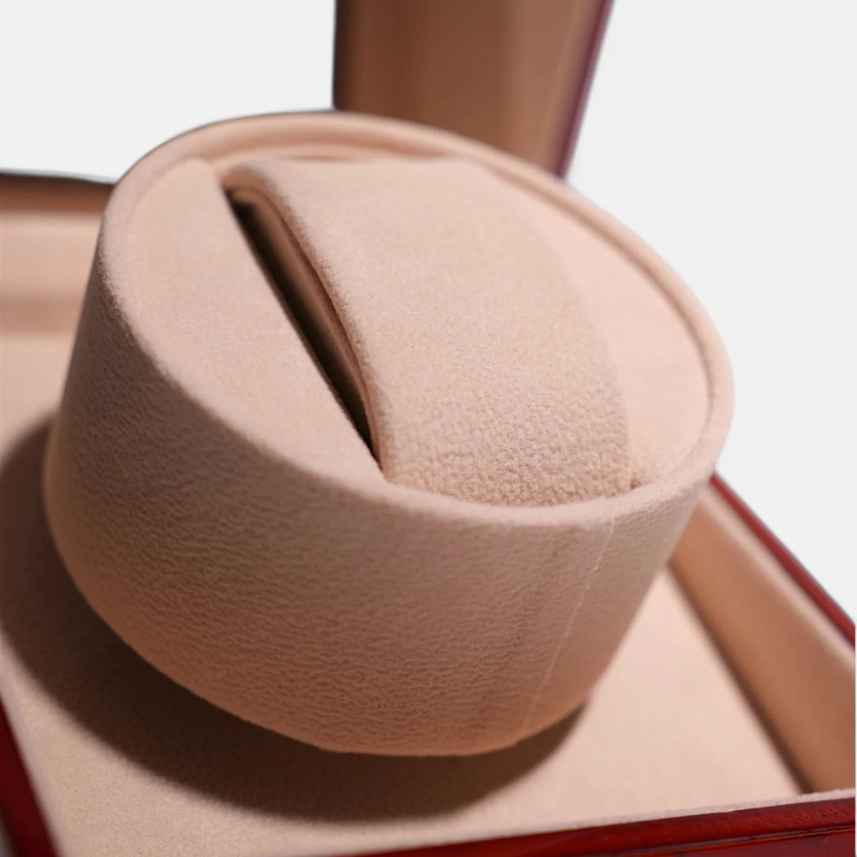 Single Automatic Watch Winder - Lacquered Wood - finish detail