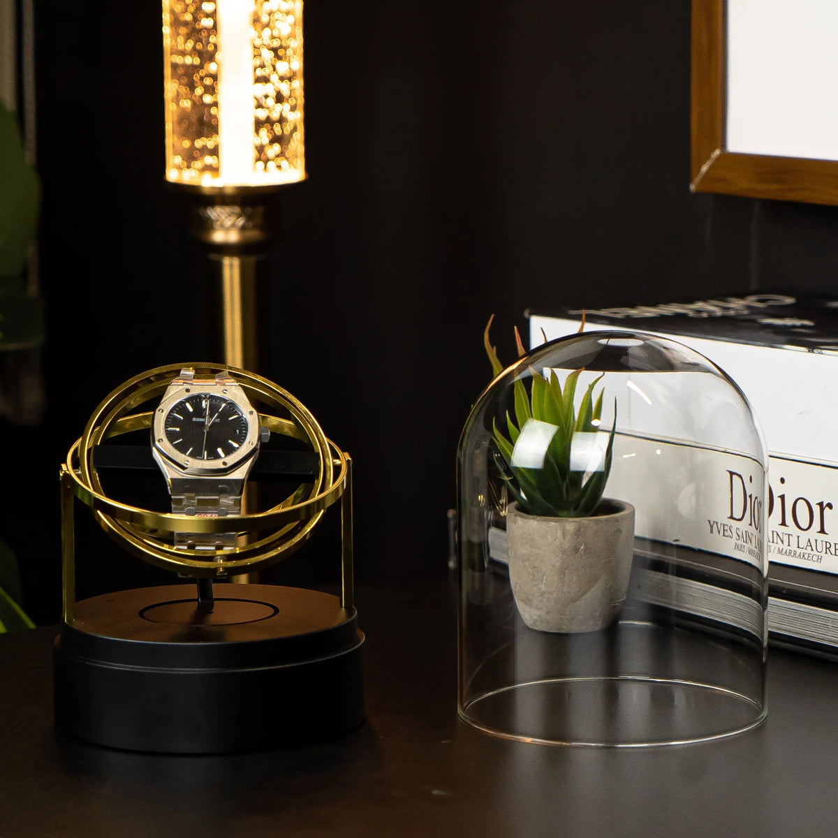 Single Gyroscopic Automatic Watch Winder with Glass Dome - operation detail