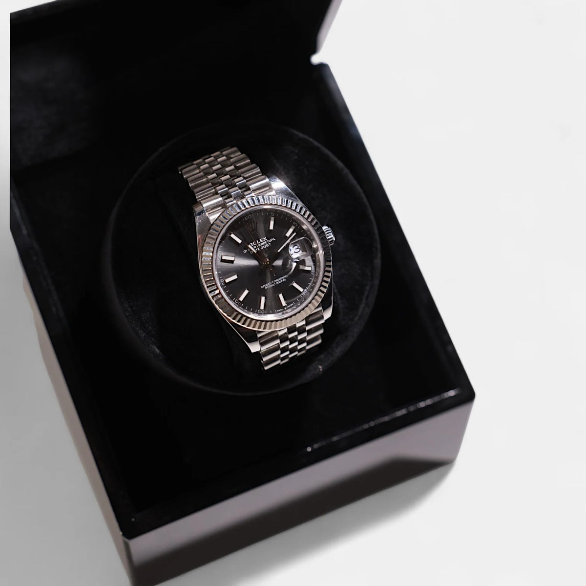 Single Automatic Watch Winder - Lacquered Wood - top view