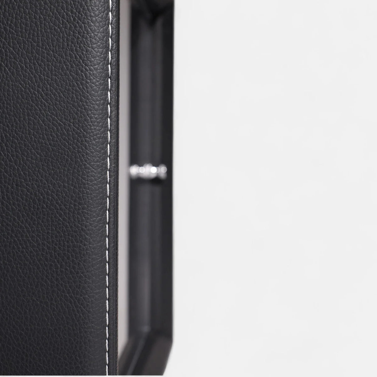 4-Watch Automatic Winder - Grained Vegan Leather - operation detail
