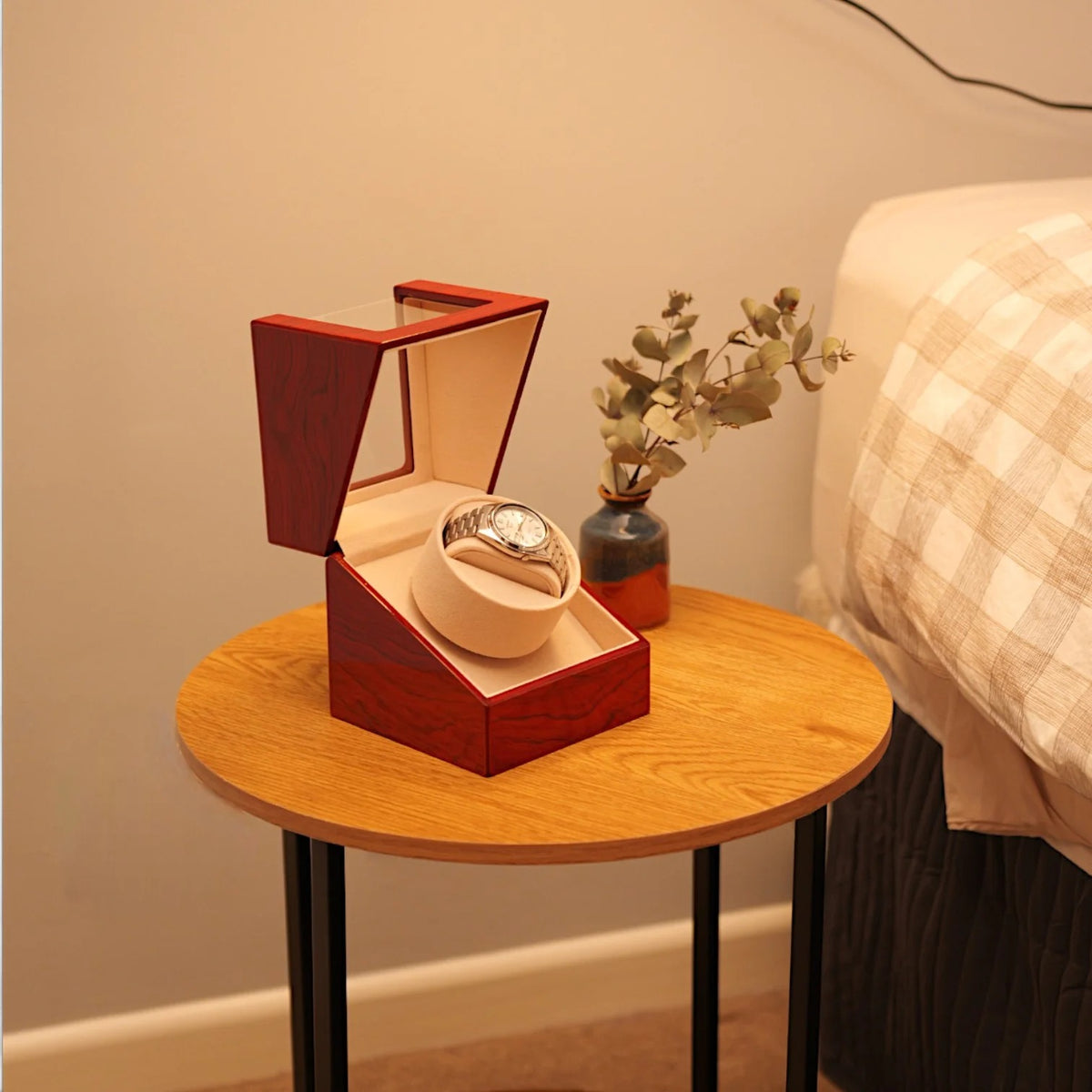 Single Automatic Watch Winder - Lacquered Wood - finish detail