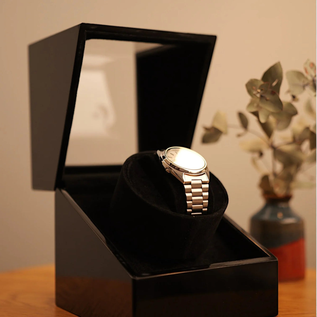 Single Automatic Watch Winder - Lacquered Wood - hinge detail